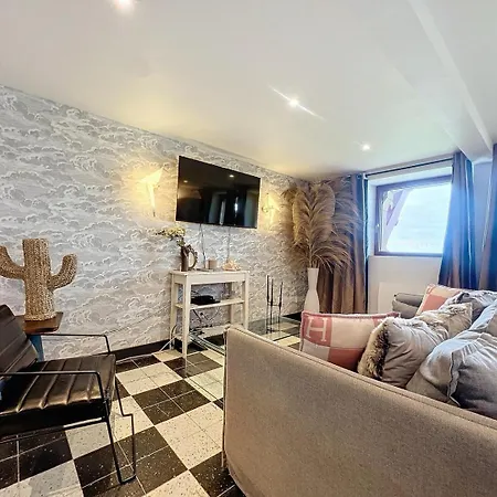 Basement/entresol Face A La 180°