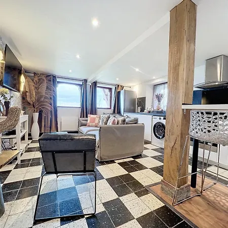 Basement/entresol Face A La 180° *
